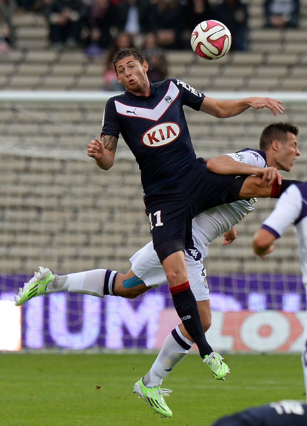 Emiliano Sala em a&ccedil;&atilde;o pelo Bordeuax &mdash; Foto: AFP PHOTO / MEHDI FEDOUACH