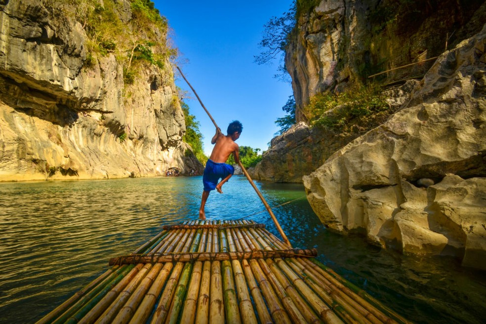 O Parque Nacional Minalungao, nas Filipinas, é conhecido pelas vistas pitorescas proporcionadas pelo caminho sinuoso e pelas águas verdes do rio Peñaranda — Foto: Jsinglador/ Wikimedia Commons/ CreativeCommons