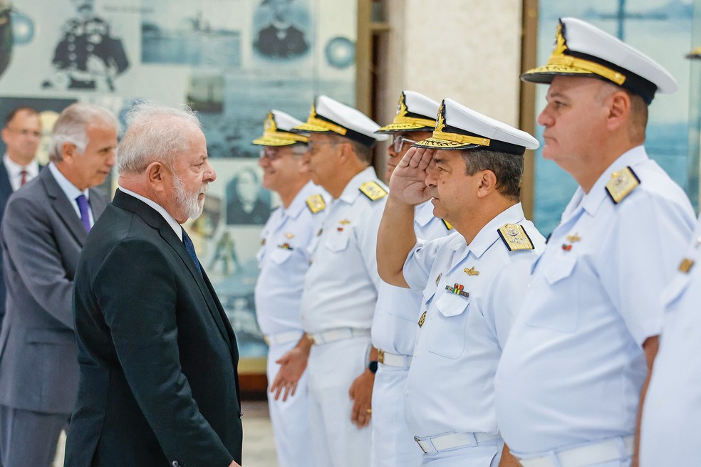 O presidente Lula durante encontro com o alto comando da Marinha nesta quarta-feira (15) — Foto: Ricardo Stuckert/Presidência da República