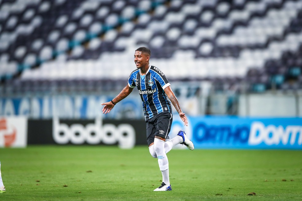Jean Pyerre faz jus à camisa 10 em estreia de novo número pelo Grêmio