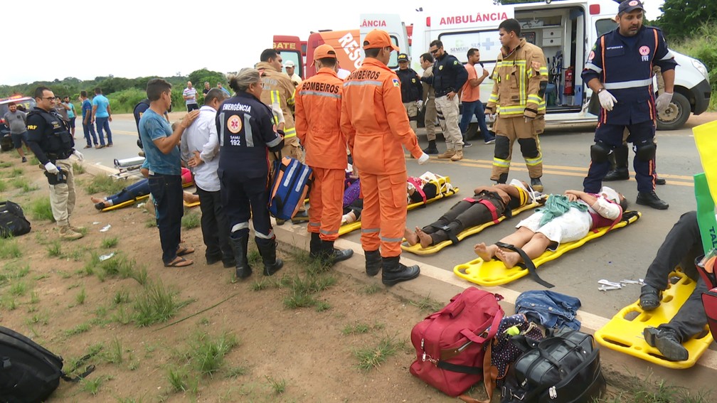 Onze pessoas ficaram feridas em acidente na BR-364 — Foto: Rede Amaz​ônica/Reprodução