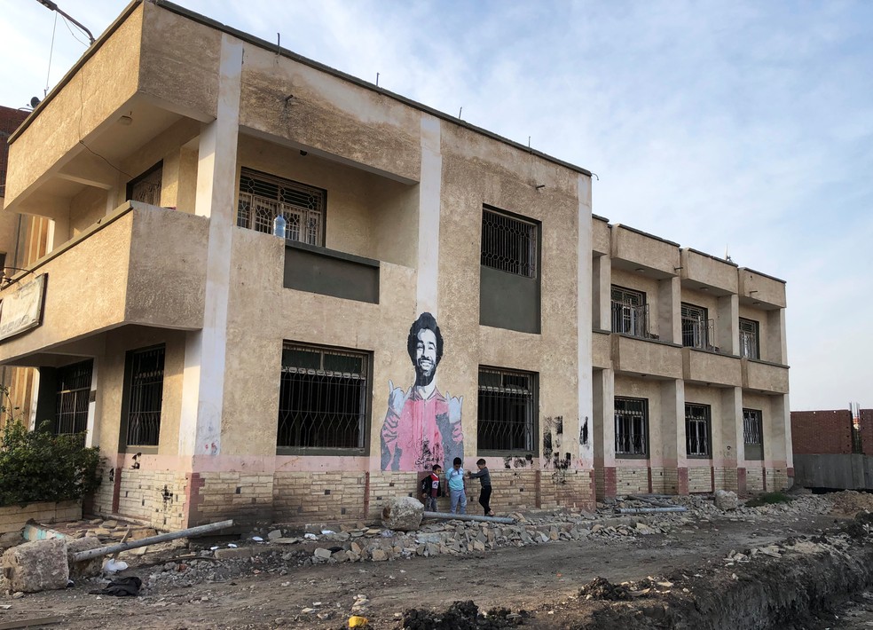 Mural na cidade natal de Mo Salah, em Negrig, no Egito — Foto: REUTERS/Ahmed Fahmy