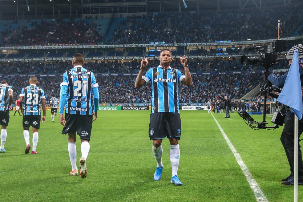 Jean Pyerre e André garantiram a vitória do Grêmio — Foto: Lucas Uebel/Grêmio