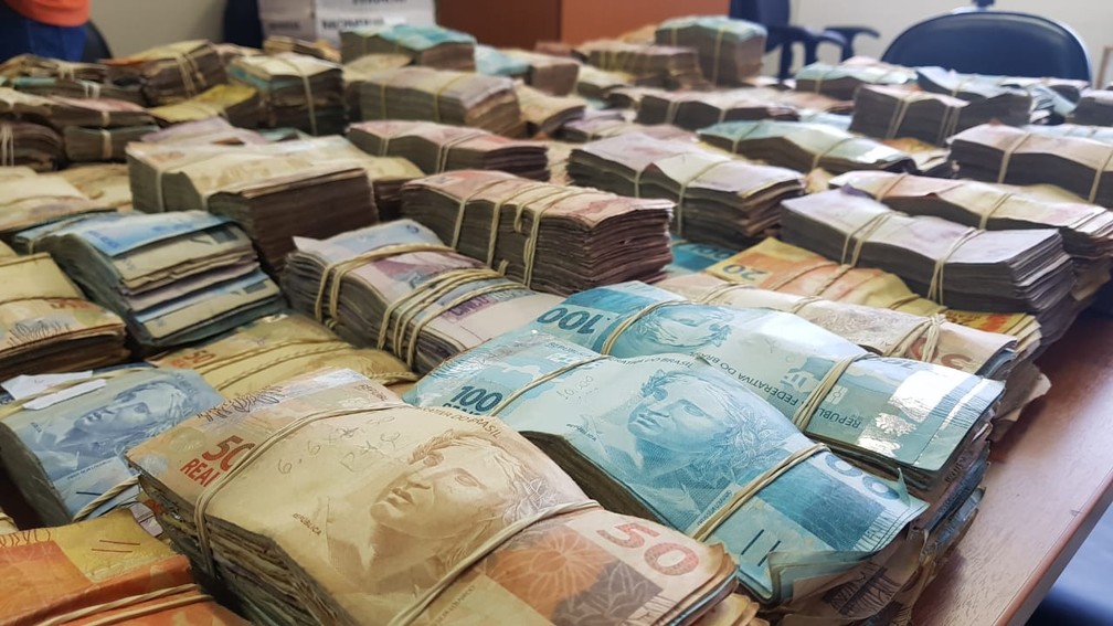 Quase R$ 900 mil foram apreendidos em operação do Gaeco na região de Sorocaba — Foto: Polícia Militar/Divulgação