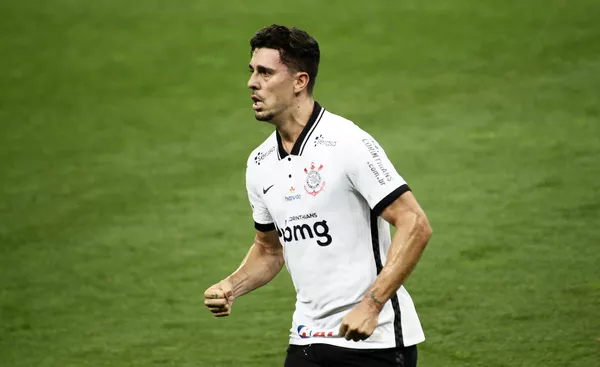 [ENQUETE] Danilo Avelar teria espaço no time do Corinthians?