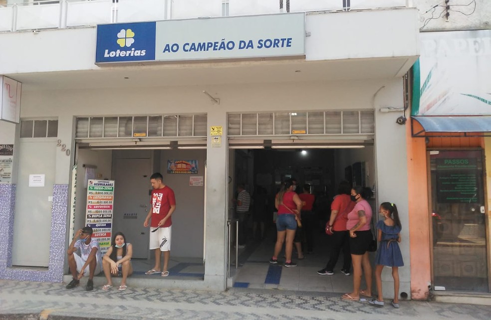 Apostador de Taubaté ganha R$ 2,4 milhões na Lotofácil; lotérica onde aposta foi feita registrou alta nas apostas nesta segunda — Foto: Larissa Danelli/ arquivo pessoal