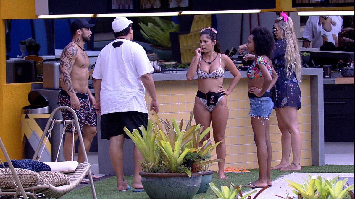 Gizelly questiona após filme: 'Será que a gente está ...