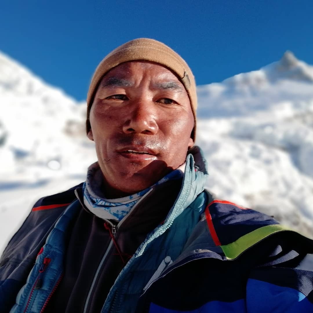 Guia turístico do Nepal sobe Everest pela 25º vez e bate próprio recorde (Foto: Reprodução/Instagram @kamiritasherpa)