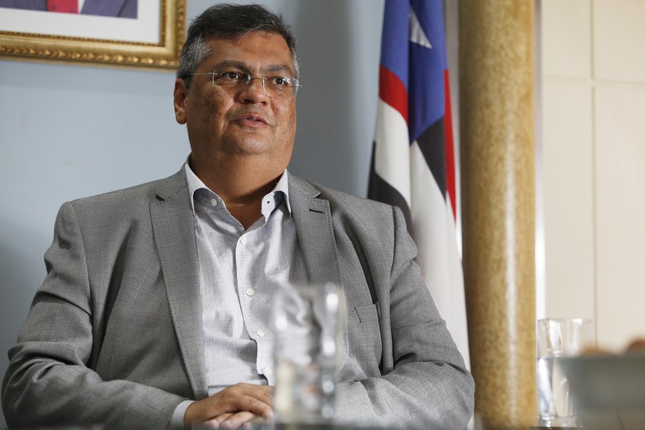 Governo eleito avalia recomprar armas de fogo para reduzir sua circulação no país, diz Flávio Dino 