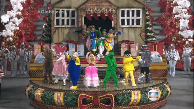 Manhã de Natal é retratada na comissão de frente da Dragões da Real (Foto: Reprodução/TV Globo)