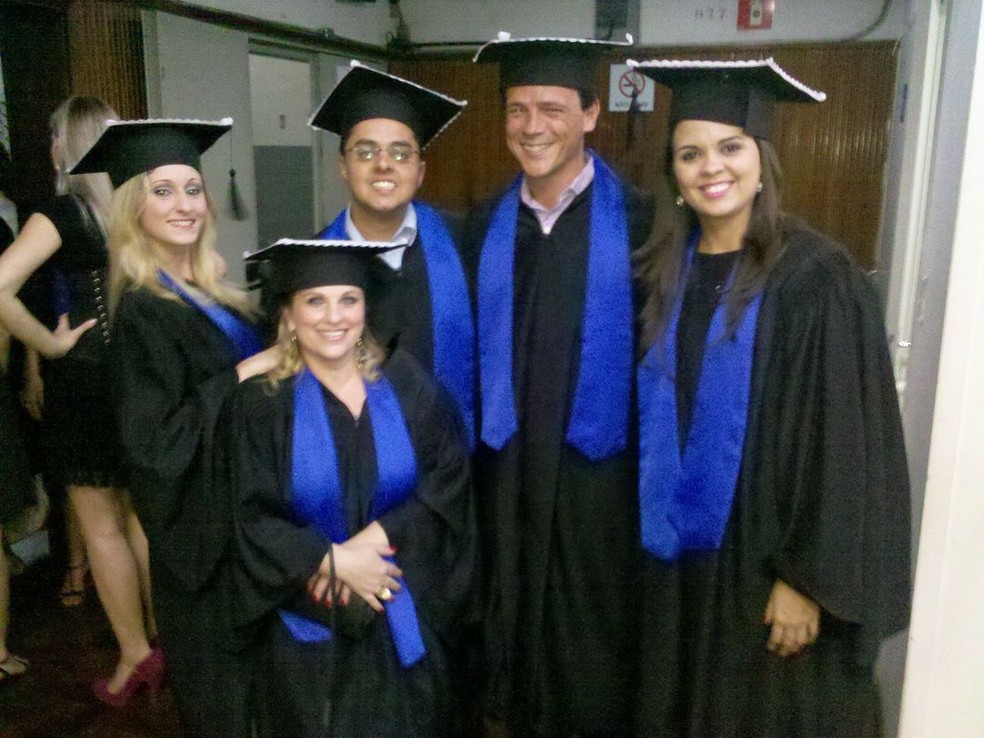 Fernando Diniz na sua formatura como psicólogo, em 2012 — Foto: Arquivo Pessoal