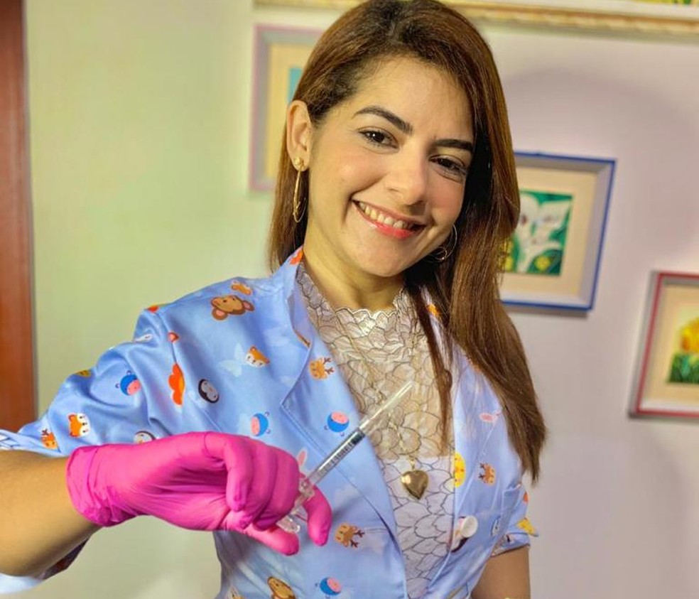 Mulher formada em Matemática se passava por biomédica em Manaus. — Foto: Reprodução