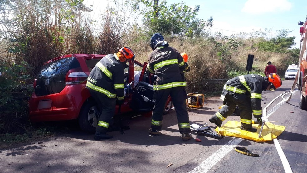 Acidente aconteceu na SP-294, em Osvaldo Cruz — Foto: Cristiano Nascimento/Rádio Metrópole FM/Cedida