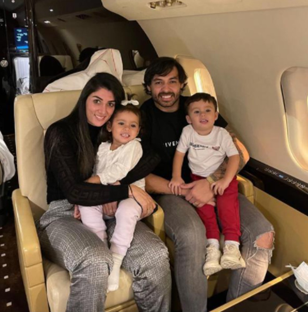 Jogador retornou com a esposa e os filhos ao Brasil em novembro � Foto: Reprodu��o / Instagram