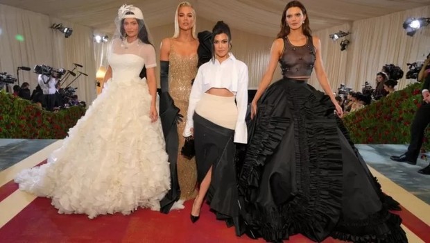 Da esquerda para direita: Kylie Jenner, Khloé Kardashian, Kourtney Kardashian e Kendall Jenner (Foto: GETTY IMAGES via BBC)