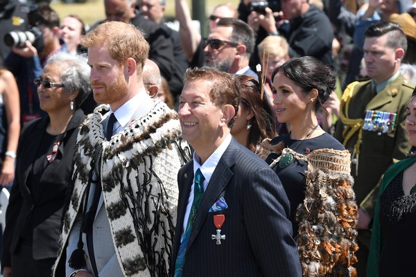 O Príncipe Harry com a esposa, a atriz e duquesa Meghan Markle, durante a viagem dos dois pela Oceania em outubro de 2018 (Foto: Getty Images)