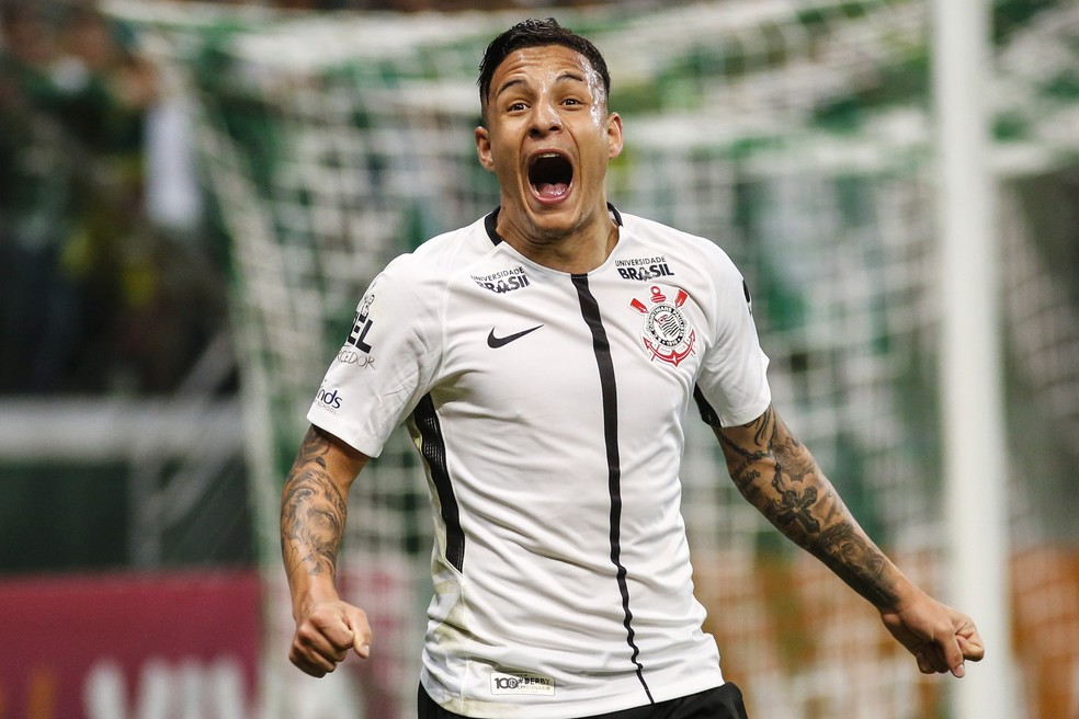 Arana comemora gol sobre o Palmeiras na casa do rival — Foto: Agência Estado