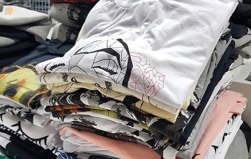 Camisetas vendidas pela Lolja (Foto: Divulgação)