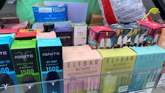 Lollapalooza: proibidos pela Anvisa, cigarros eletrônicos, os ‘vapes’ são febre na mão de ambulantes