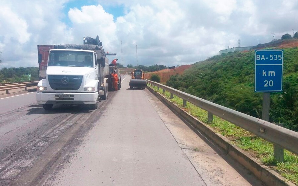 Interdição de faixa na Via Parafuso ocorre no trecho do Km-20 (Foto: Divulgação)