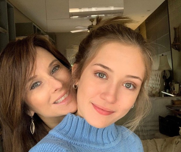Simone e a filha caçula, Amanda (Foto: Reprodução/Instagram)
