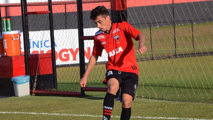 Matheus Ribeiro, lateral do Atlético-GO (Foto: Comunicação/Atlético-GO)