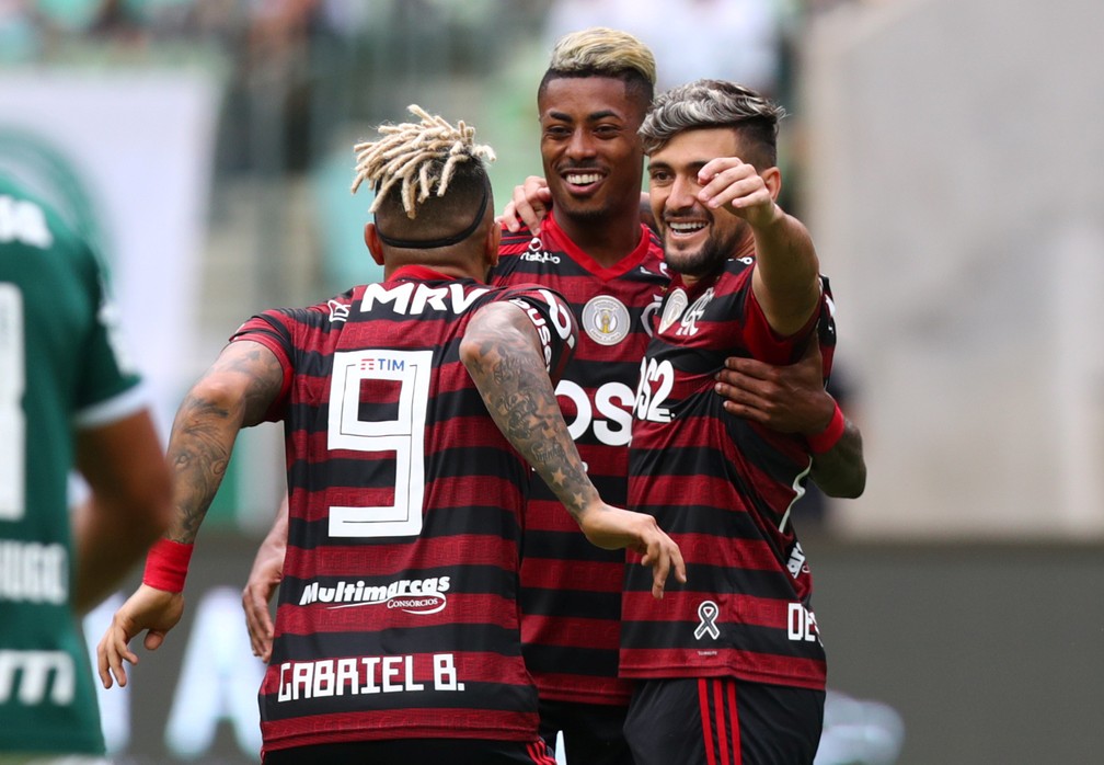 Gabigol, Bruno Henrique e Arrascaeta somam 96 gols e 46 assistências no ano — Foto: REUTERS/Amanda Perobelli