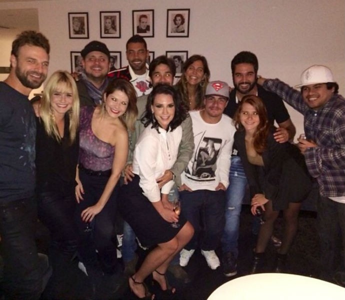 André Santos vai à festa de aniversário da atriz Camila Rodrigues