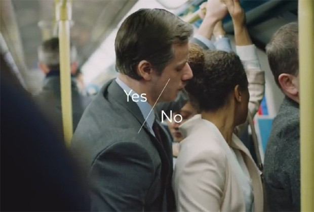 Vídeo mostra cena de assédio no metrô de Londres e pergunta: 