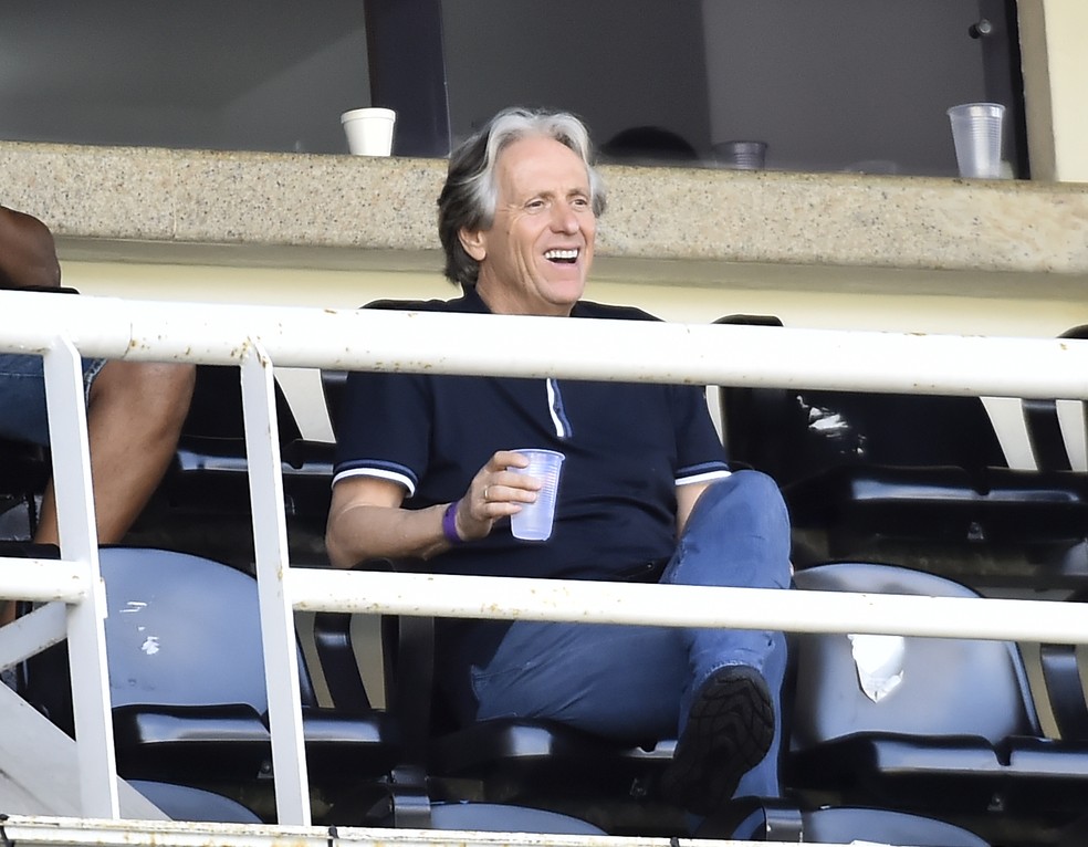 Jorge Jesus no estádio Nilton Santos — Foto: André Durão
