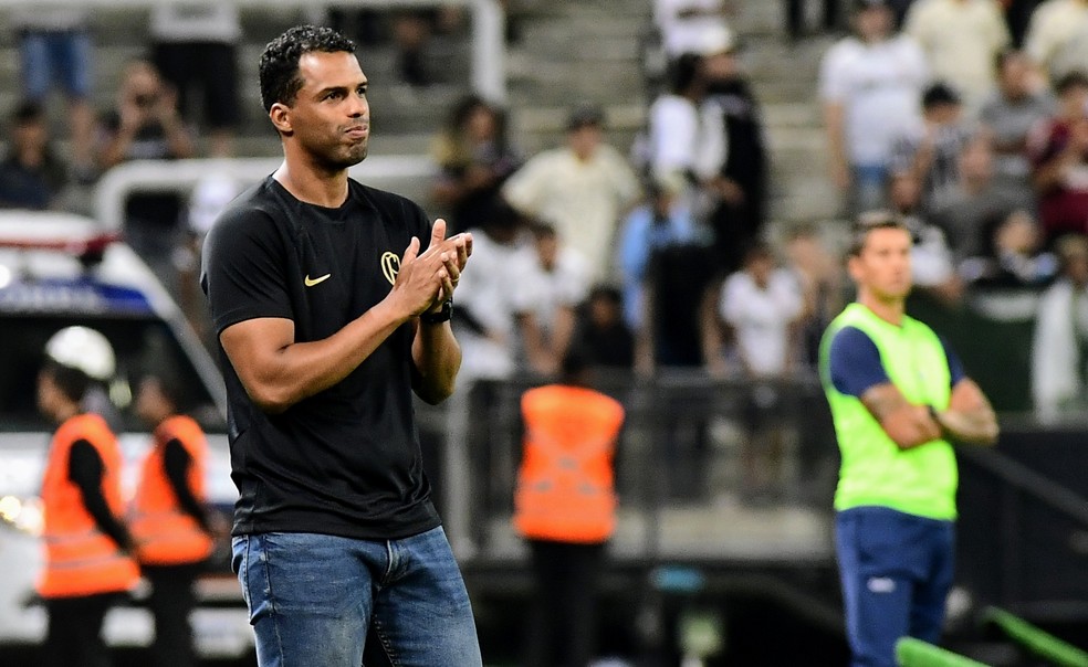 Dérbi é grande desafio para Lázaro manter 100% de aproveitamento com o Corinthians na Arena