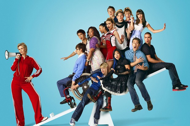 GLEE: New Directions on GLEE airing Tuesdays (8:00-9:00 PM ET/PT) on FOX. Pictured C: Jane Lynch. Pictured clockwise from L: Kevin McHale, Harry Shum Jr., Amber Riley, Naya RIvera, Dianna Agron, Cory Monteith, Chris Colfer, Heather Morris, Lea Michele, Ma (Foto: Divulgação)
