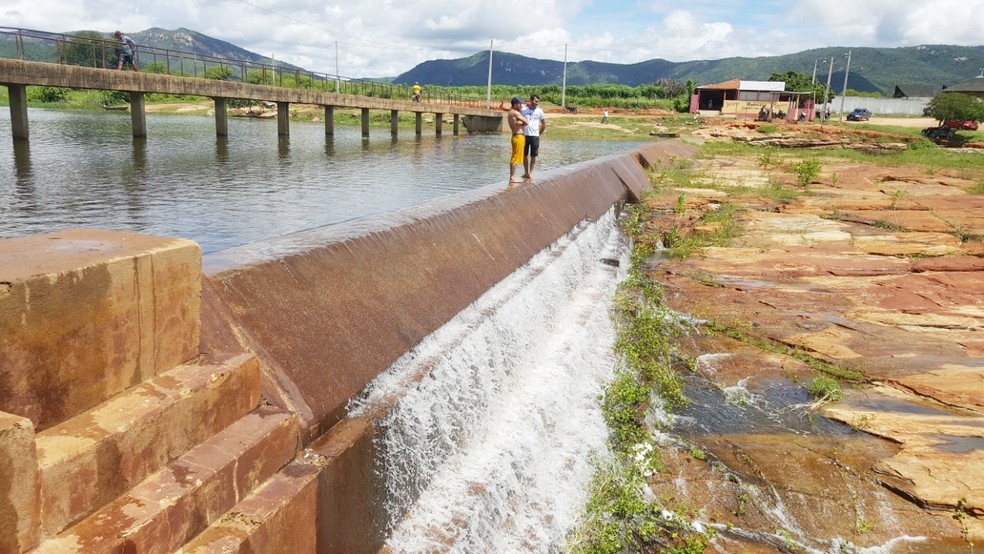 Açude Público de Encanto passou de 73,60% da sua capacidade para 95,59%, faltando 20 centímetros para verter — Foto: Geyson Oliveira