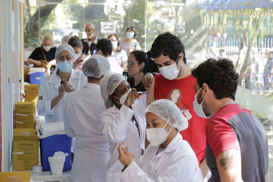 Vacinação contra a Covid-19 no Rio de Janeiro.