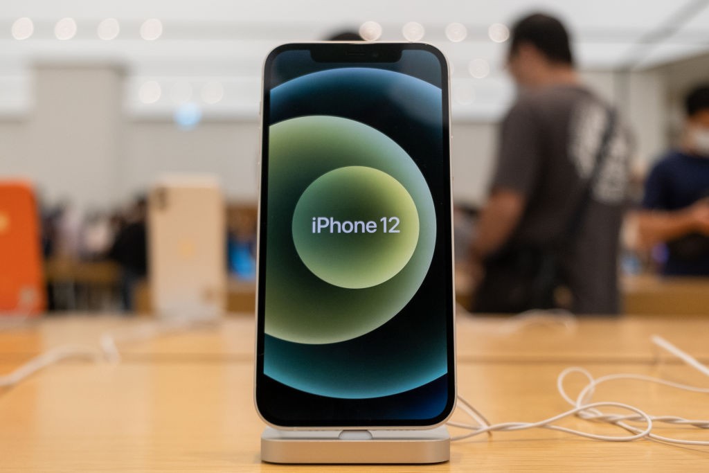 TAIPEI, TAIWAN - 2020/10/26: Apple iPhone 12 seen on display at an Apple store in Taipei. (Photo by Walid Berrazeg/SOPA Images/LightRocket via Getty Images) (Foto: SOPA Images/LightRocket via Gett)