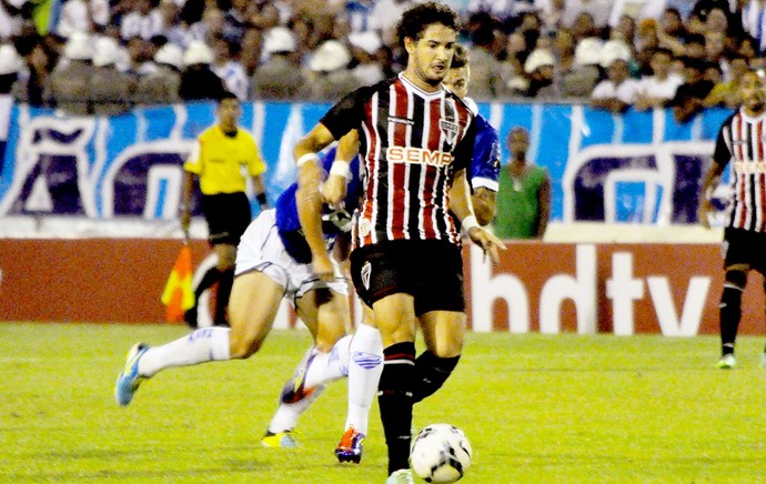 Pato se diz satisfeito com estreia no Tricolor e lamenta nova parada