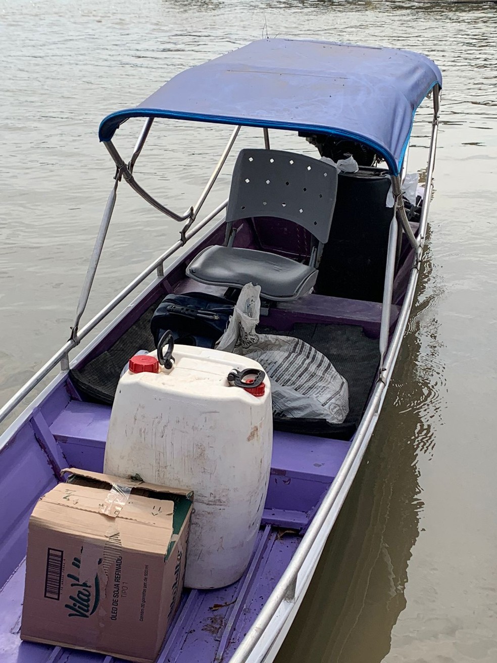 Coordenador ia de barco para o Seringal Canadá, zona rural de Feijó, fazer boca de urna, segundo a polícia — Foto: Arquivo/Polícia Civil 