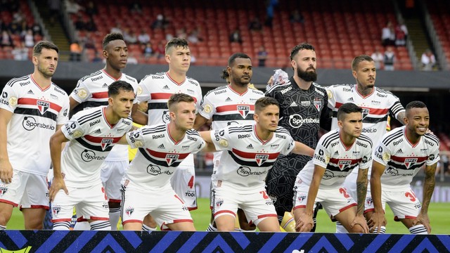 Jogadores do São Paulo para o jogo contra o Fortaleza