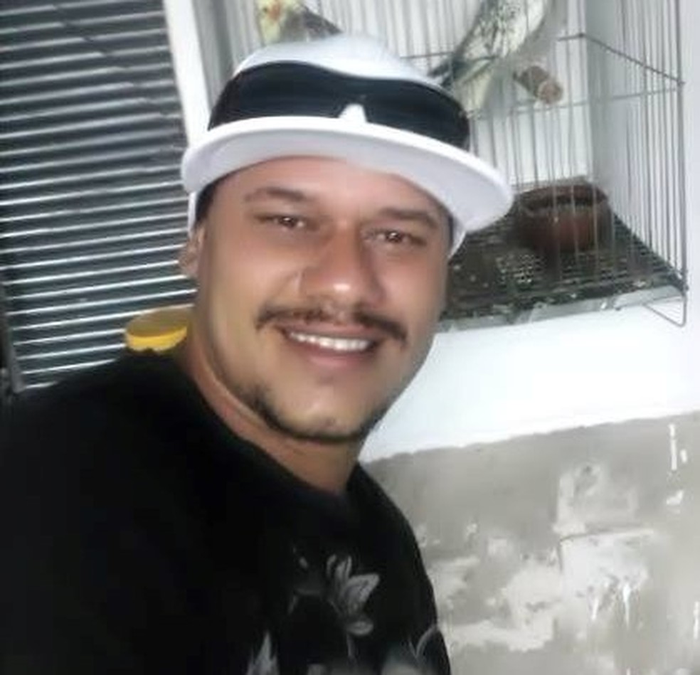  Helton Jone Rosa, de 34 anos, morreu após colisão com poste de sinalização em Santa Gertrudes — Foto: Reprodução/Facebook