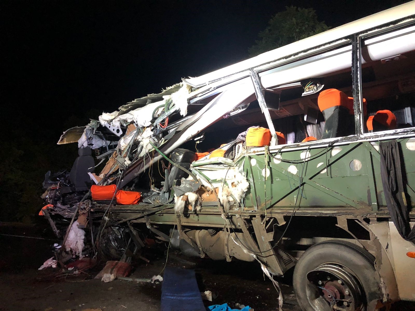 Seis pessoas morrem e 10 ficam feridas em acidente na BR-290, em Rio Pardo