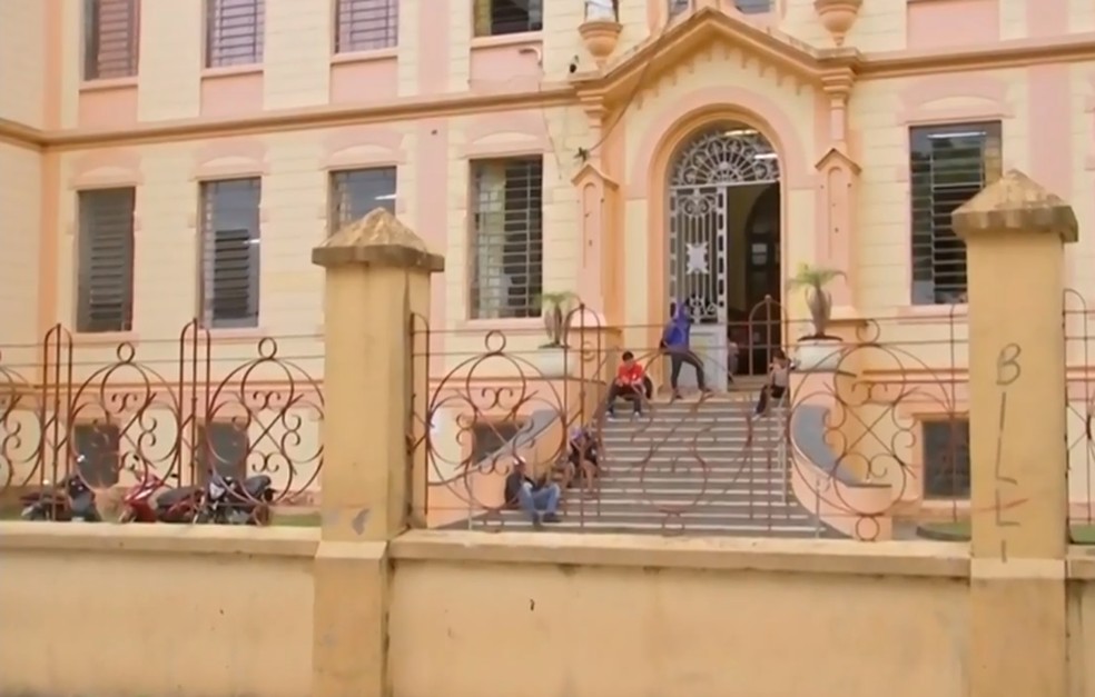 Matriculas para estudantes da rede estadual vÃ£o atÃ© dia 31 de outubro â€” Foto: ReproduÃ§Ã£o/TV TEM
