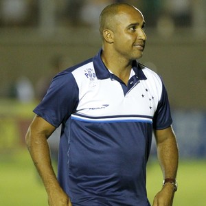 Deivid muda esquema, garante vitória e tranquilidade; veja em campinhos