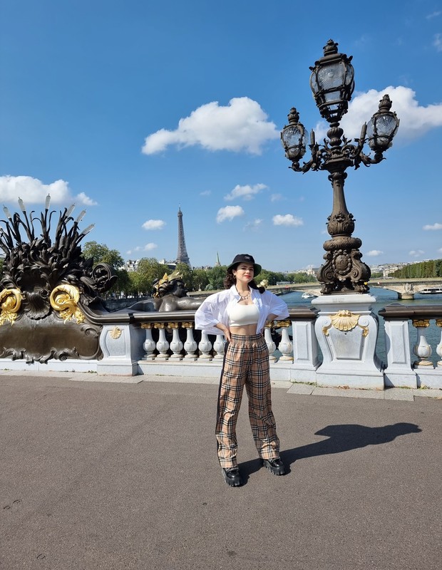 Maisa profite de ses journées à Paris (Photo : Reproduction/Twitter)