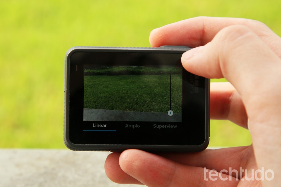 GoPro Hero6 Black: tela touchscreen (Foto: Aline Batista/TechTudo)