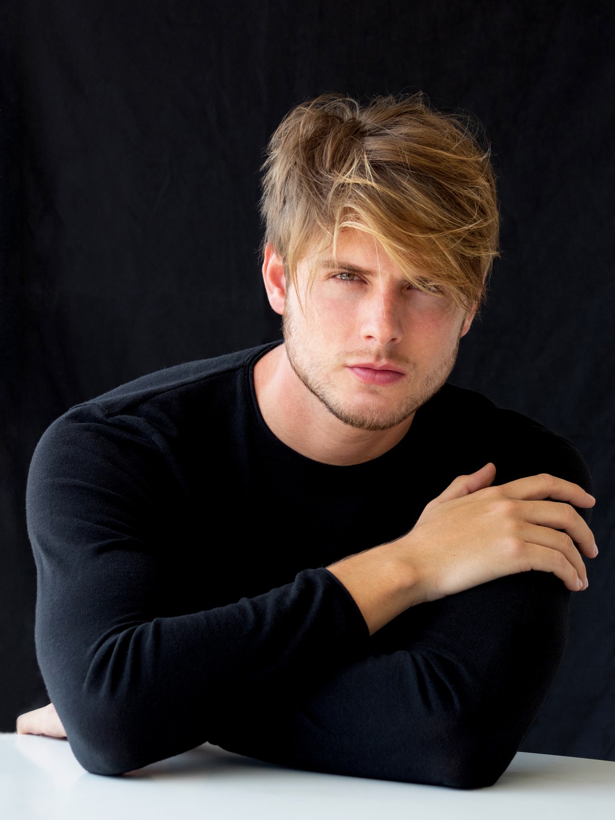 Ex-BBB, Daniel Lenhardt surge com visual mais maduro e revela que quer investir em carreira ...