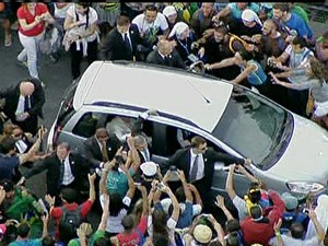 Papa dentro do carro (Foto: Reprodução/GloboNews)