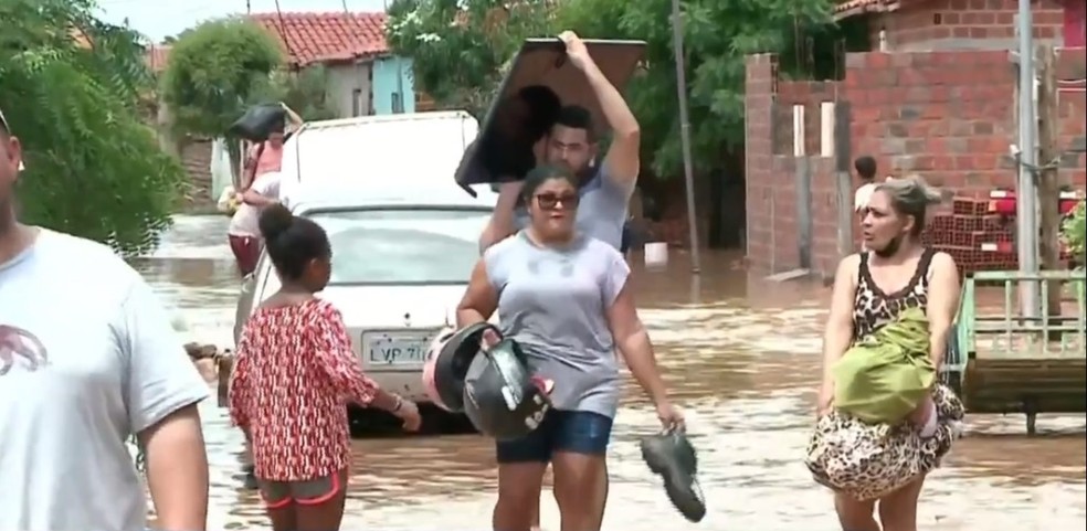 Mais de 200 famílias ficaram desabrigadas após chuvas em Teresina, diz Defesa Civil — Foto: TV Clube
