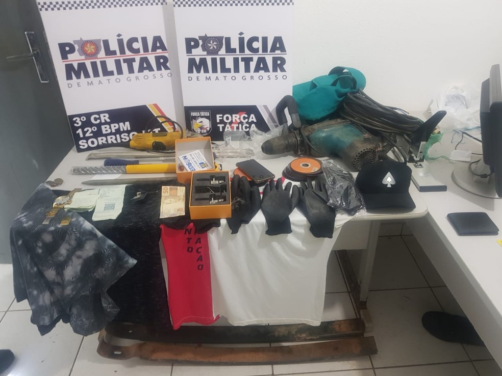 Três assaltantes foram presos na madrugada desta segunda-feira (16) em Sinop depois que invadiram uma agência dos Correios em Marcelândia — Foto: Polícia Militar de Mato Grosso/Assessoria