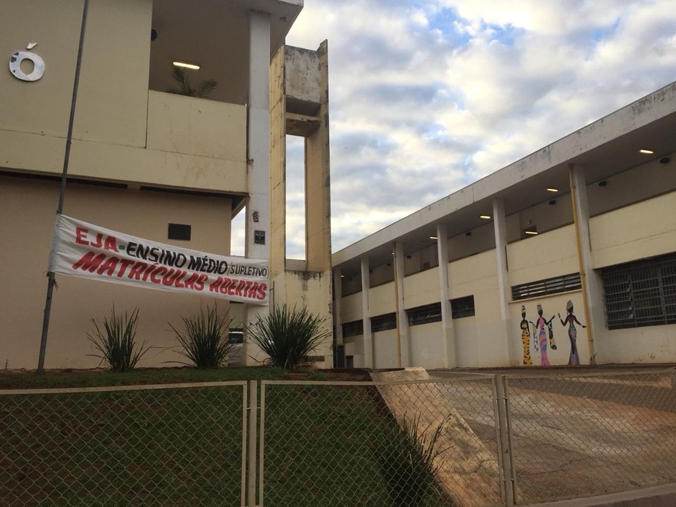 Em Ourinhos, na Escola Estadual Domingos Carmelingo Caló a maioria dos alunos e professores não compareceram nesta sexta-feira (14) — Foto: Alisson Negrini/Divulgação