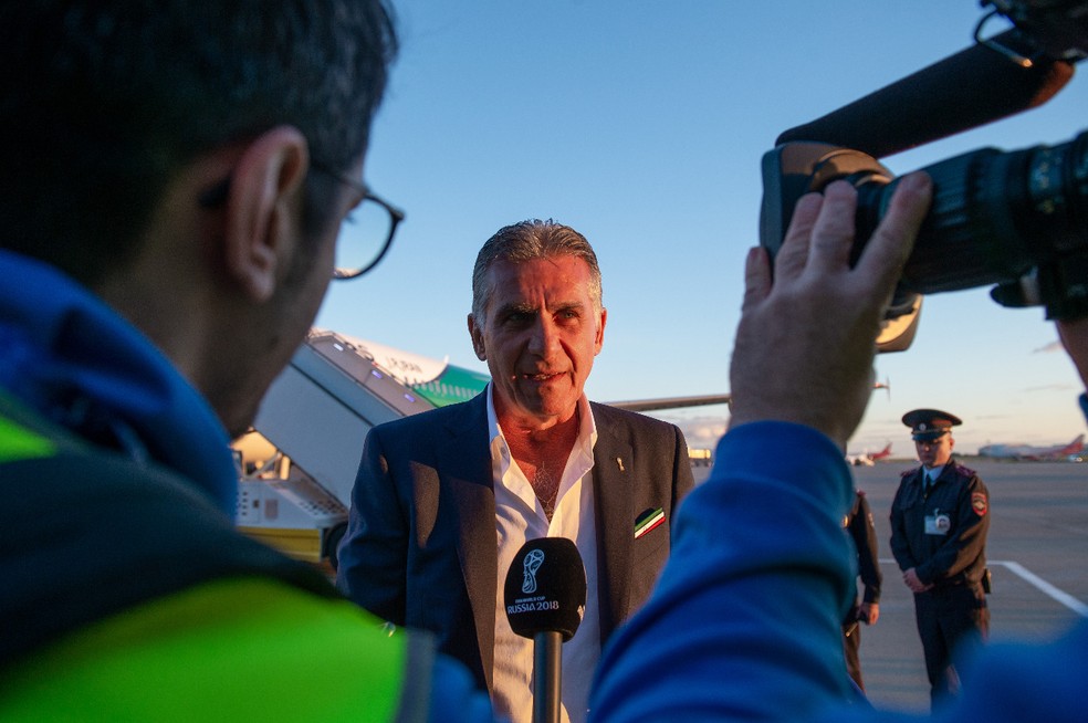 O treinador falou rapidamente com a imprensa (Foto: DivulgaÃ§Ã£o/FIFA)